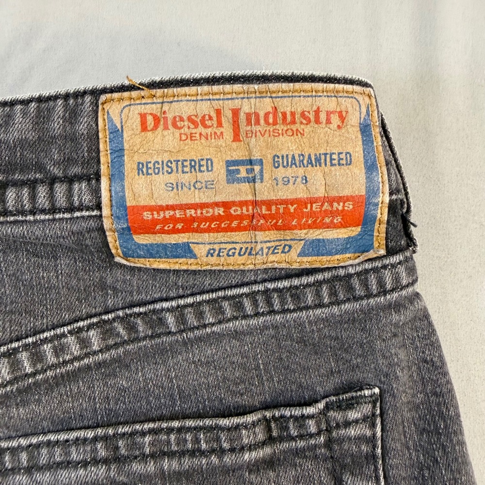 Diesel Men's Dark Gray Straight Jeans - Picture 4 of 16